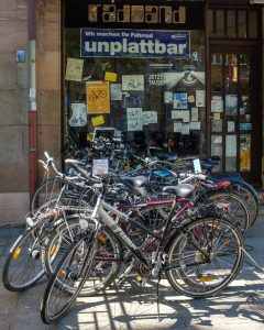 X1008795 bike shop 20150605_r