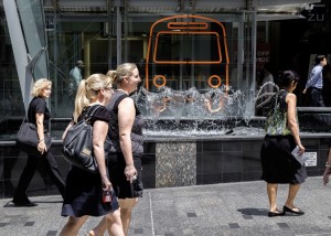 _XT16020 train fountain 20151214_r