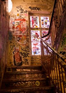 _xt10001-not-banksie-staircase-20160713_r