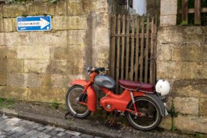 _xt19532-one-way-moped-20160626_r